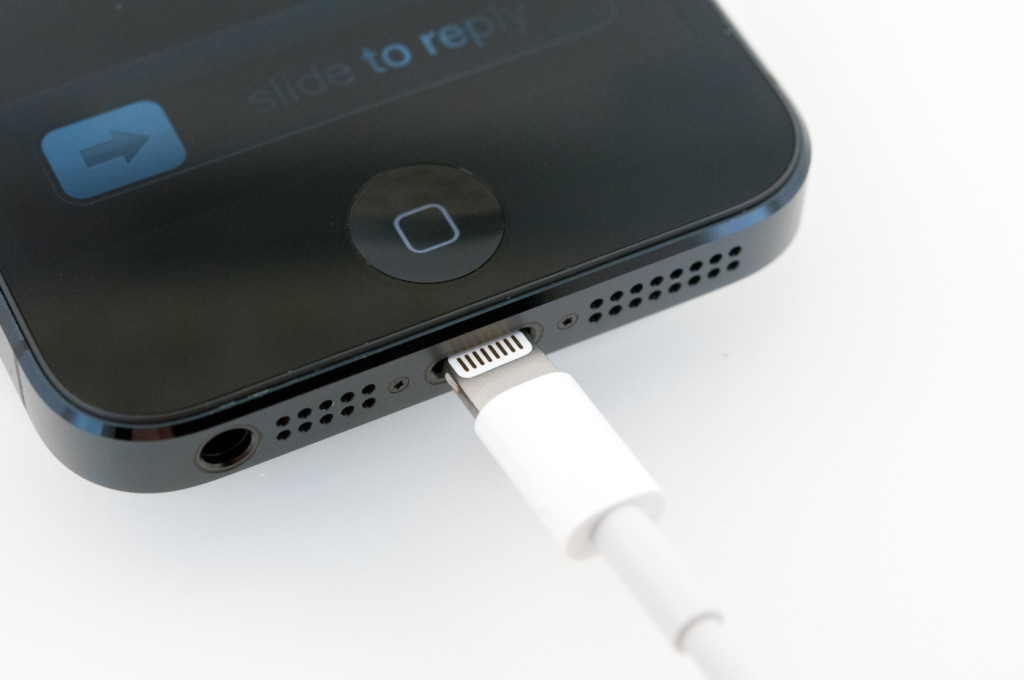 [Actualizado] El cable Lightning del iPhone 6 podría ser reversible en ambos extremos
