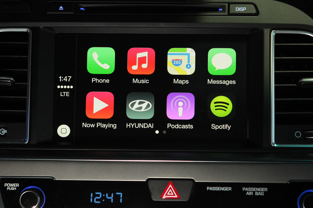 2015-hyundai-sonata-interior-apple-carplay[1]