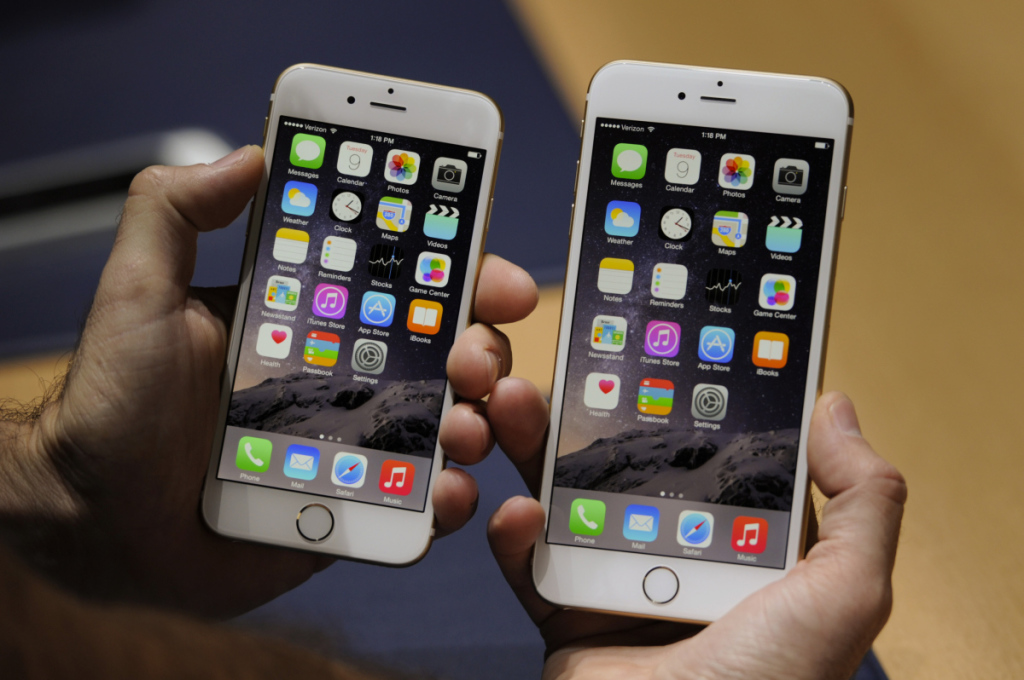 Apple Inc. Reveals Bigger-Screen iPhones Alongside Wearables