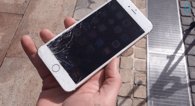 Sujeto muestra su iPhone 6 tras caída desde el piso 12