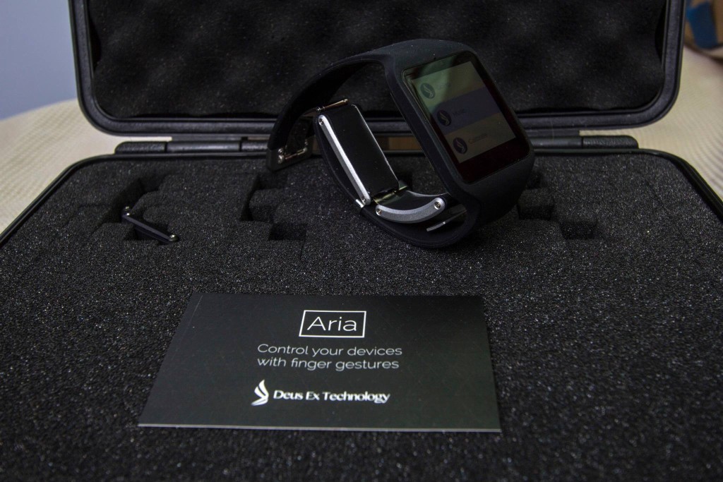 Aria es la nueva forma de controlar tu smartwatch con gestos de tu mano