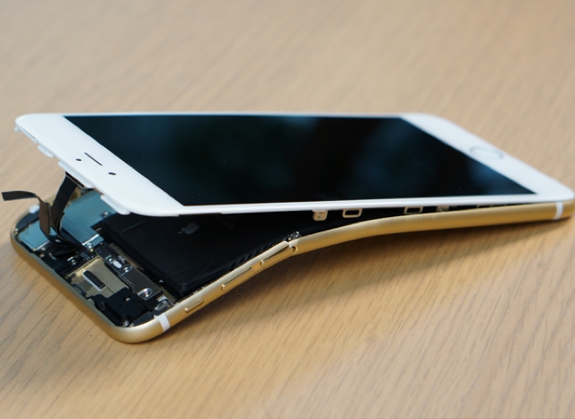 El iPhone SE no se salva del polémico bendgate: se dobla más rápido que el 6S