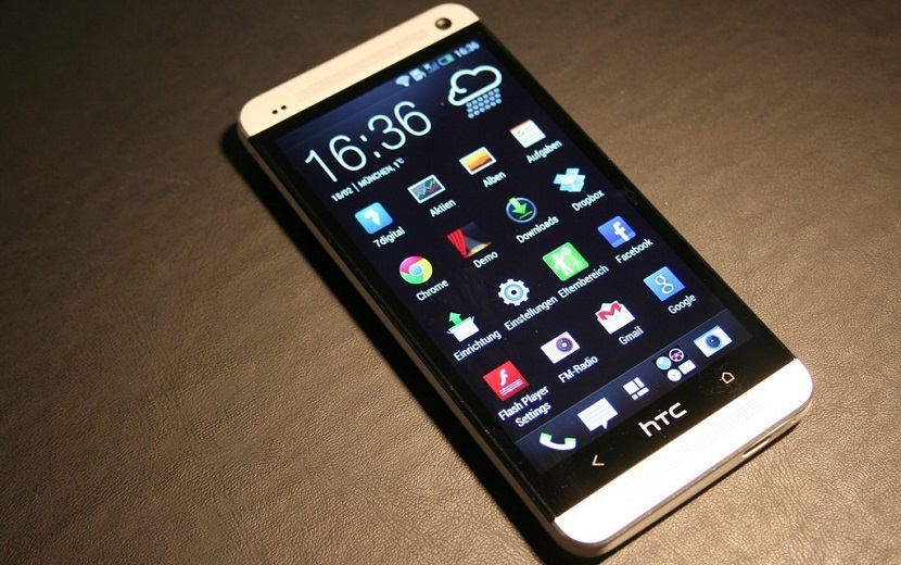 HTC empieza a colocar anuncios en sus dispositivos