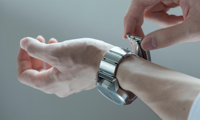 Sony presenta a Wena, un smartwatch con correa inteligente