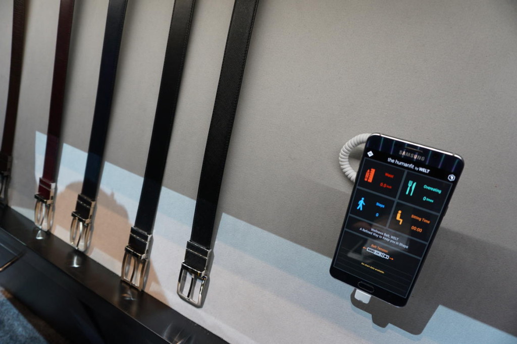 samsung-welt-with-phone[1]