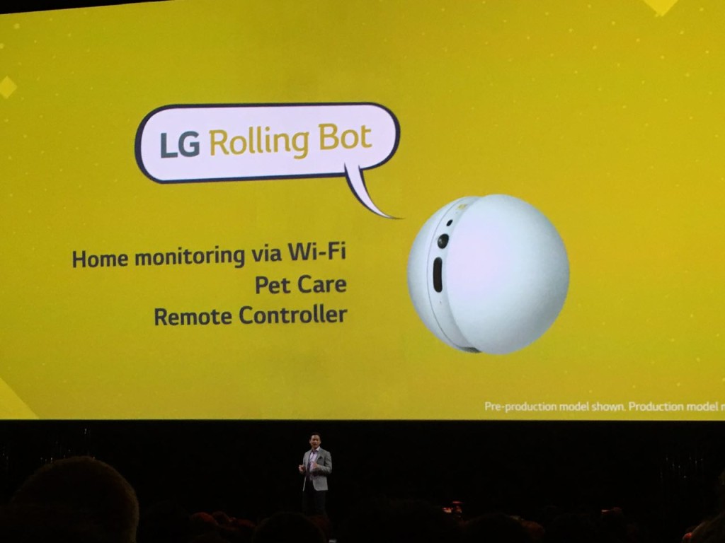 Jugamos unos minutos con el LG Rolling Bot #MWC16 [Video]