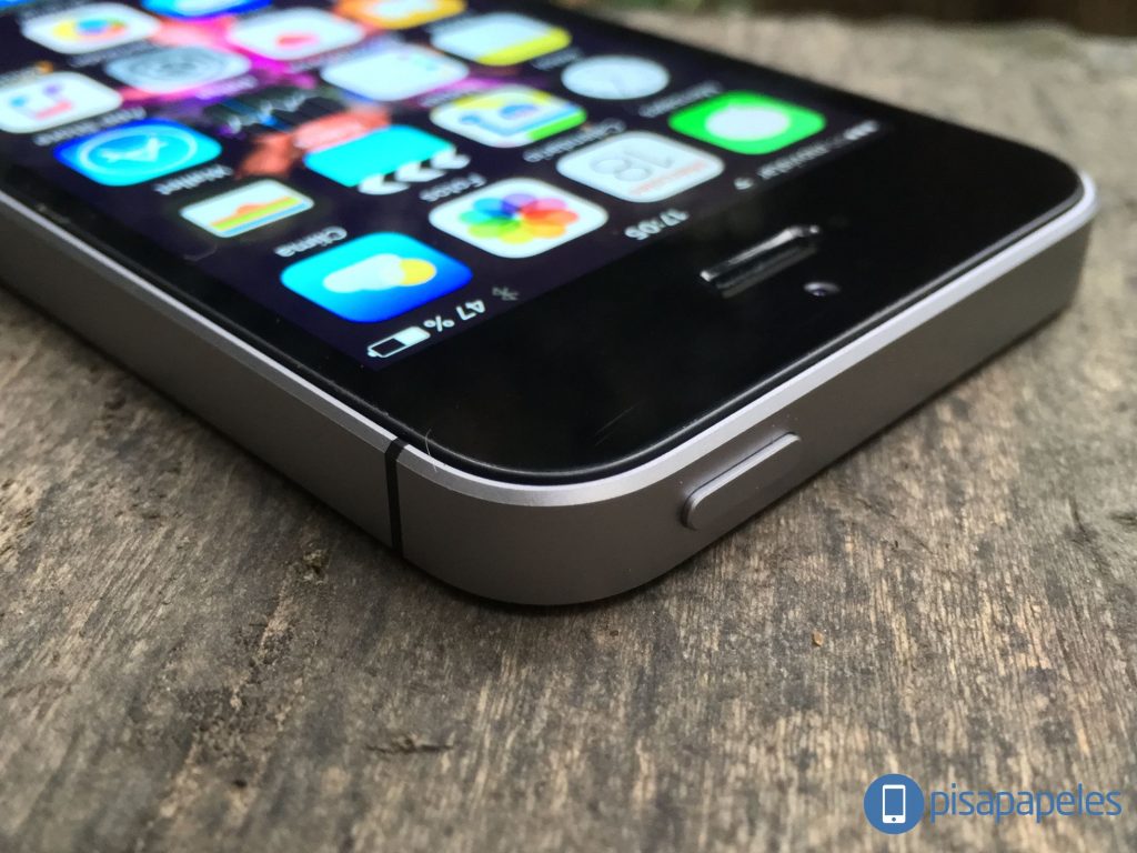 Un iPhone 5S sobrevive una caída desde un avión