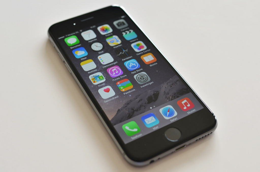 iPhone-mar-02