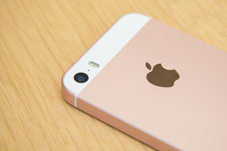 Apple libera iOS 9.3.2, el que incluye mejoras para iPhone SE