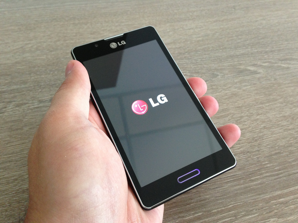 LG-pantallas-Xiaomi-Huawei-01