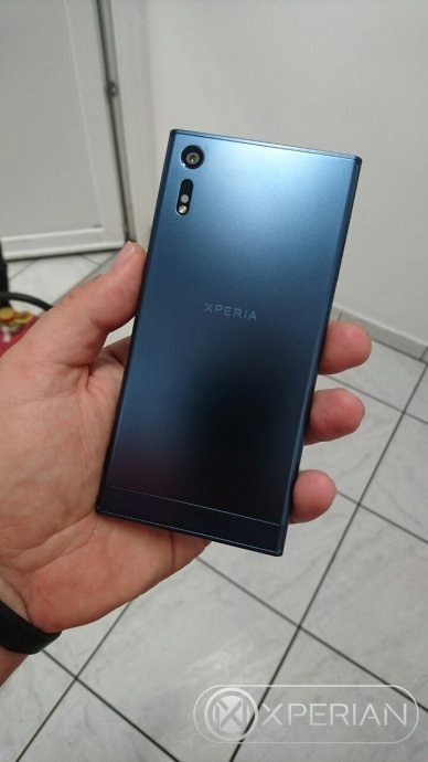 Sony-Xperia-F8331---back