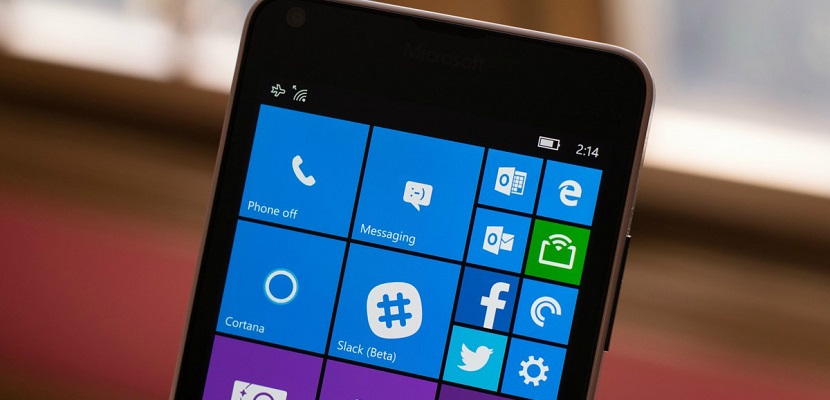 Lenovo anuncia su primer gama media con Windows 10 Mobile