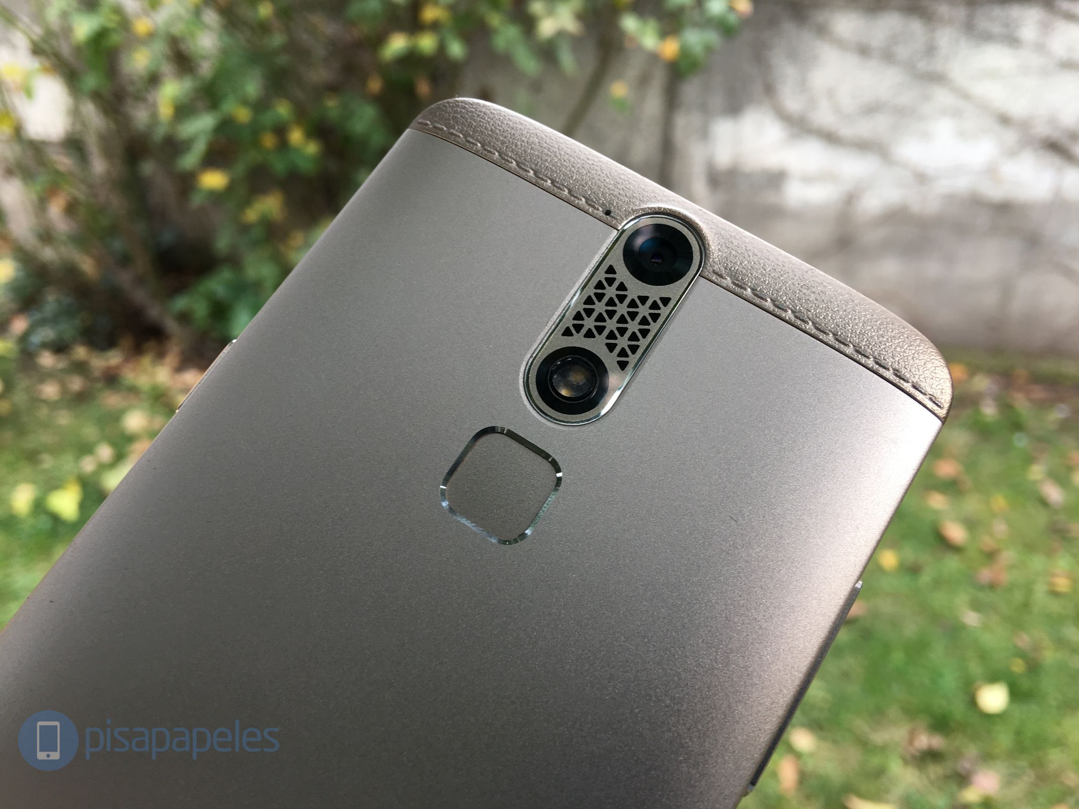 ZTE AXON MINI PISAPAPELES.NET _1