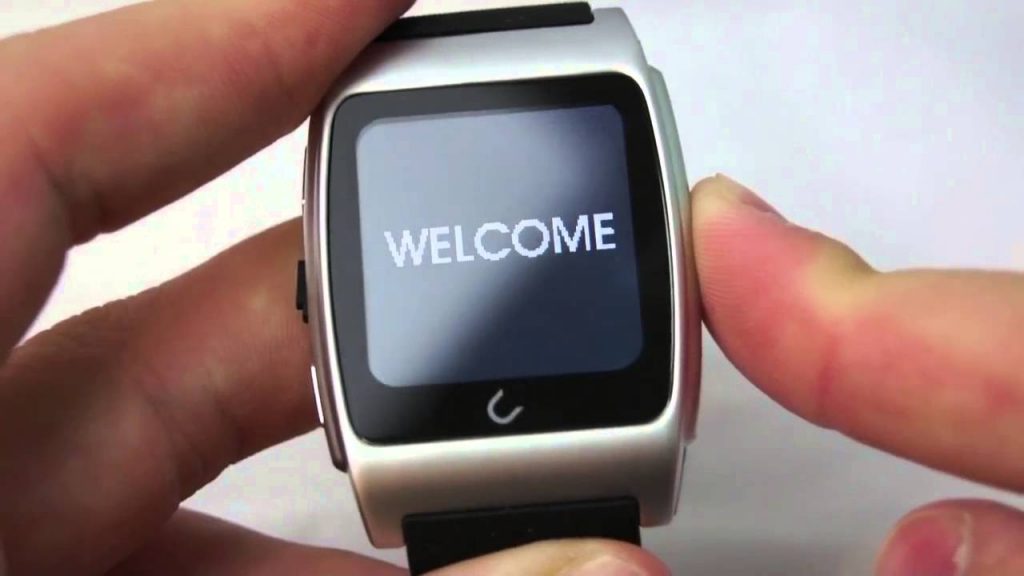 Se filtran imágenes de un smartwatch de Motorola con forma cuadrada