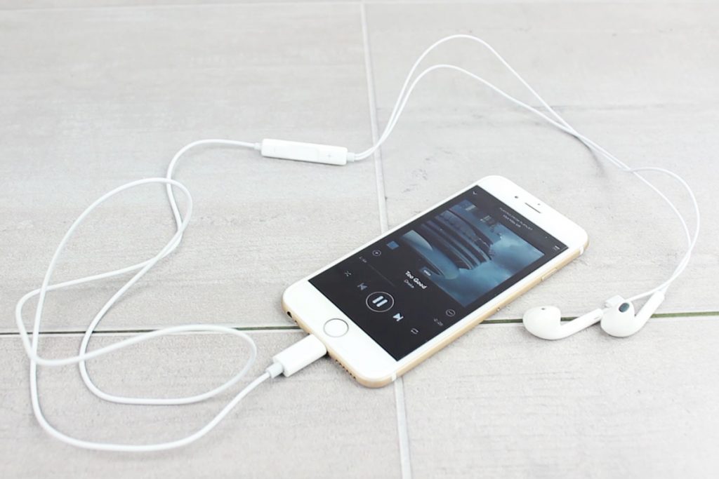 Apple estaría trabajando en lanzar unos EarPods con conector USB-C, según rumores