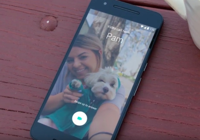 La aplicación de teléfono de Google ya permite empezar una videollamada de Duo mientras hablas