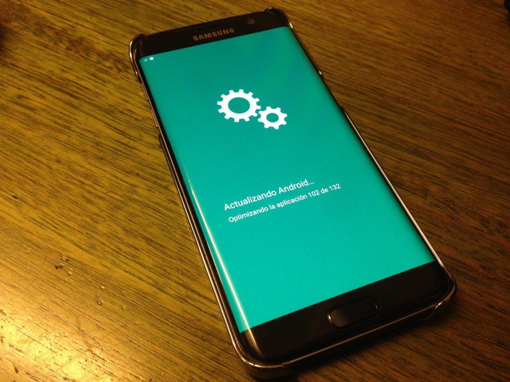 Samsung Galaxy S7 y S7 Edge reciben parche de seguridad de octubre