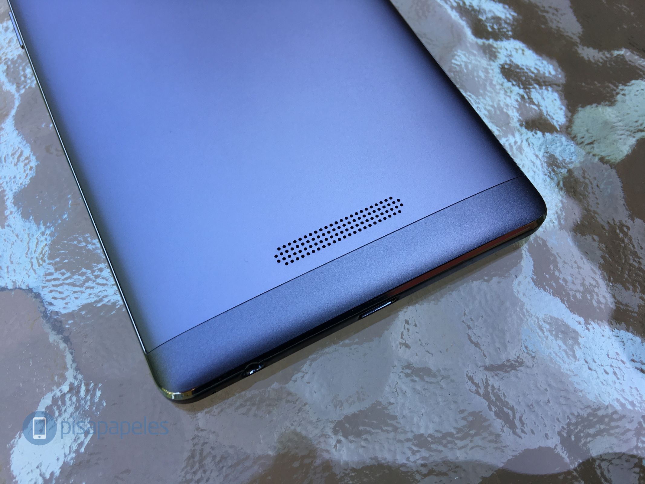 blu-vivo-5r-pisapapeles-net_12
