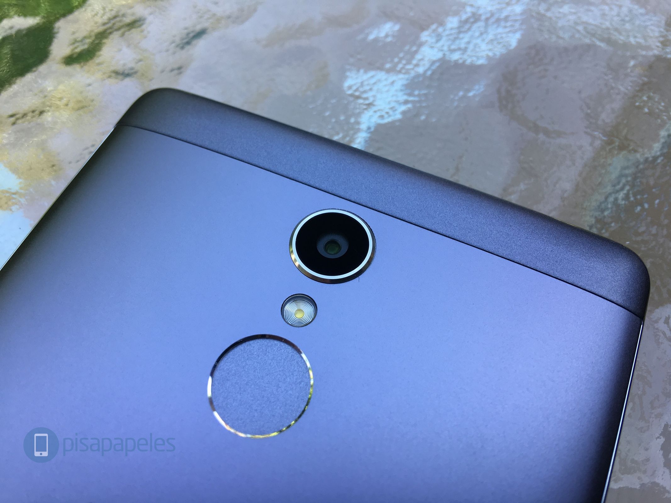 blu-vivo-5r-pisapapeles-net_14