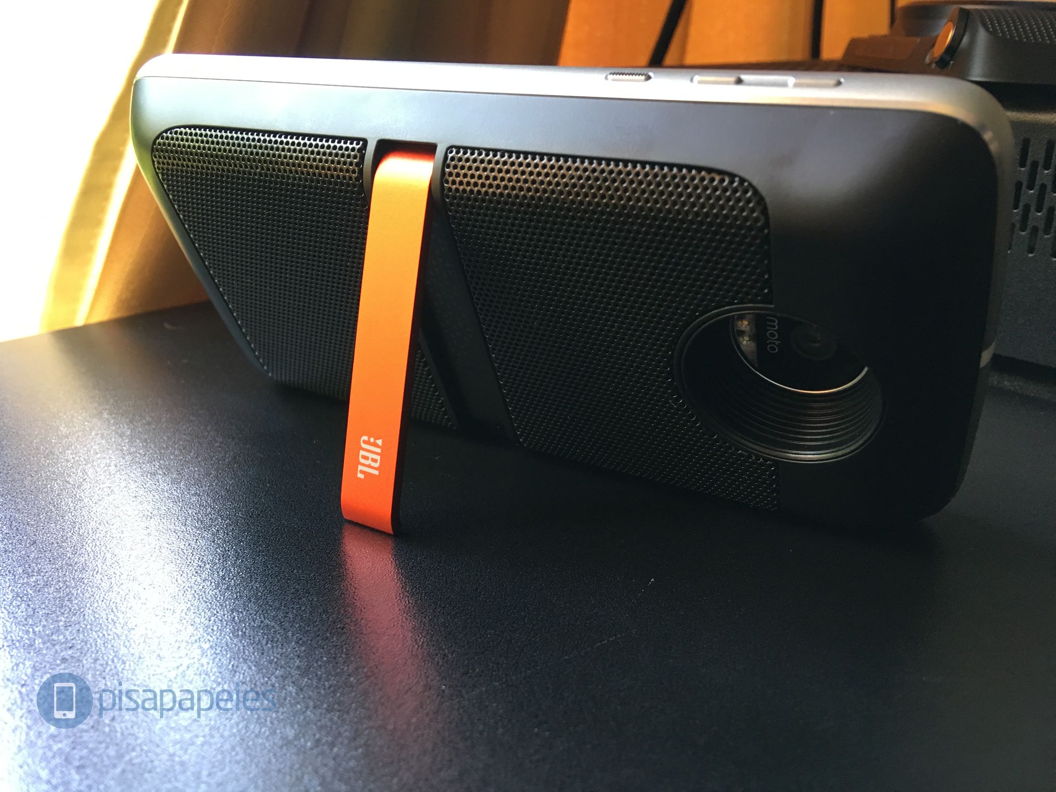 moto-z-play-pisapapeles-net_11