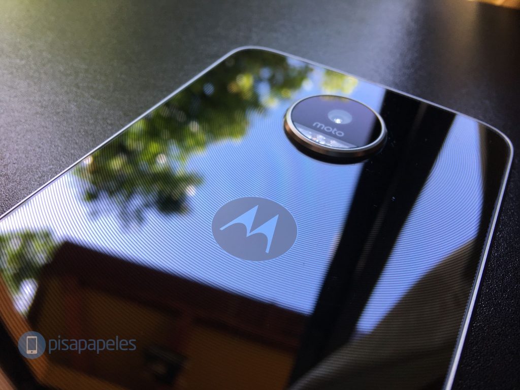 El Moto Z2 Play es visto en una imagen de prensa y ya tiene fecha de lanzamiento