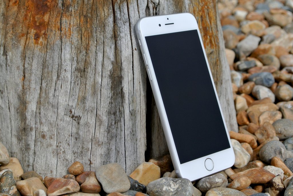 El iPhone 8 tendría un panel OLED de plástico… con una capa de cristal
