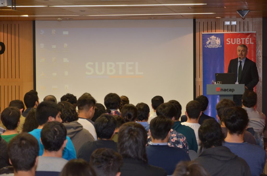 Subtel agrupó a jóvenes beneficiados con gratuidad de informática y telecomunicaciones