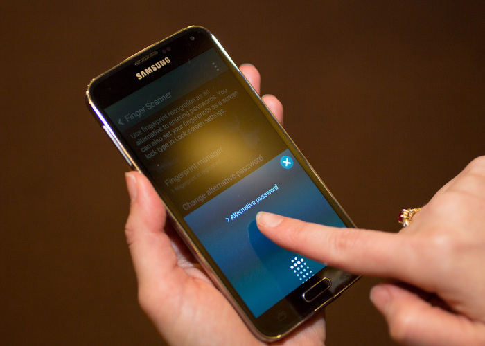 Samsung tendría pensado eliminar el lector de huellas dactilares de sus dispositivos