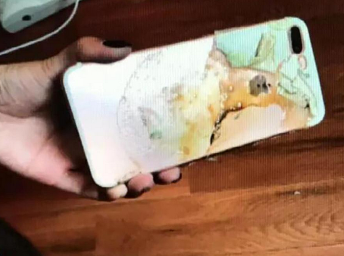 Un iPhone 7 Plus se prende fuego a centímetros de su dueña mientras ella dormía