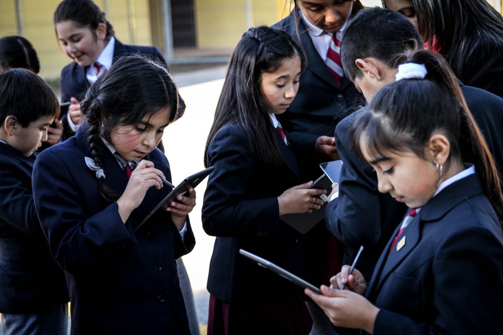 Samsung y Fundación Telefónica se unen para entregar 130 tablets a jóvenes de escuelas rurales en Chepica