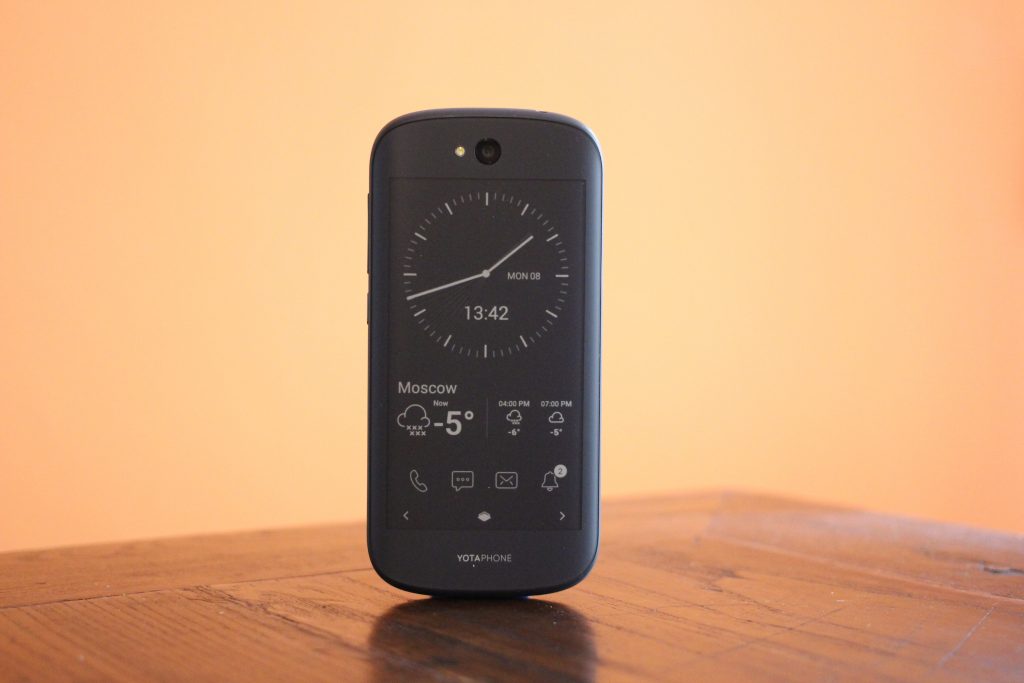 YotaPhone 3 finalmente arribaría este año a un precio inicial de USD $350