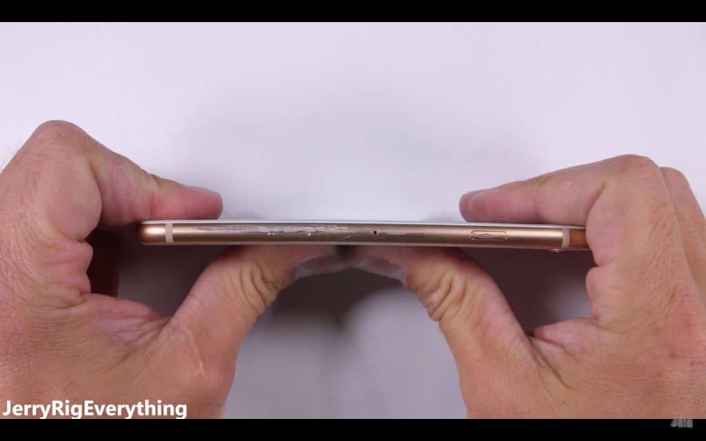 La durabilidad del nuevo iPhone 8 de Apple es puesta a prueba