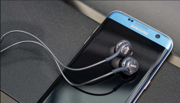 Samsung incluiría nuevos audífonos AKG, cámara antirreflectante y sacaría el jack de audífonos del Galaxy S9