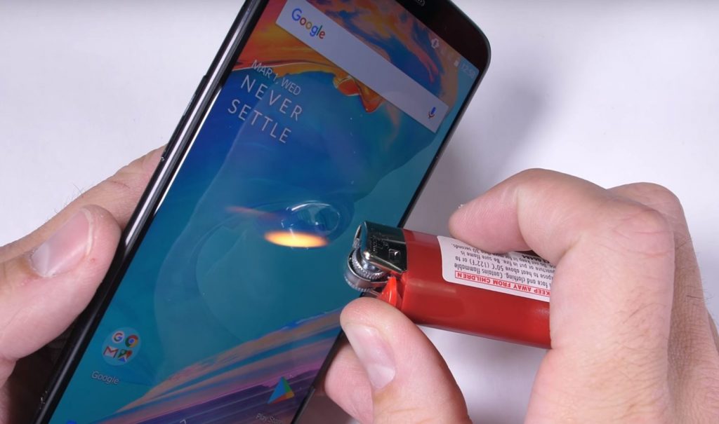 OnePlus 5T es sometido a las ya tradicionales pruebas de durabilidad de Zack Nelson
