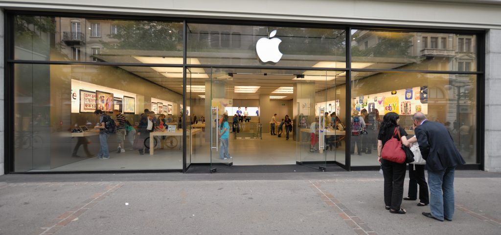 Evacuaron una Apple Store en Zúrich al sobrecalentarse una batería de un iPhone 6s