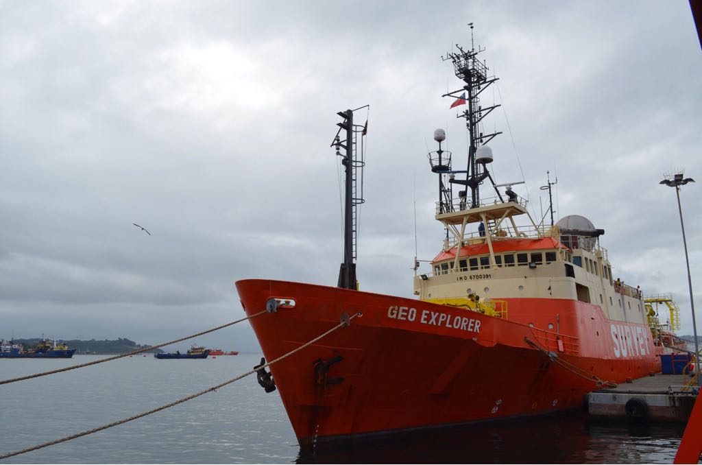 Este es el barco encargado del trazado de la Fibra Óptica Austral