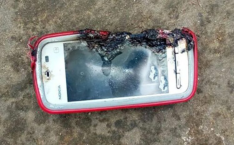 Un clásico Nokia 5233 explota asesinando a una adolescente en medio de una llamada