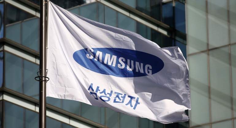 Samsung Wireless Charger Duo permitiría cargar al Galaxy Note 9 junto con el Galaxy Watch