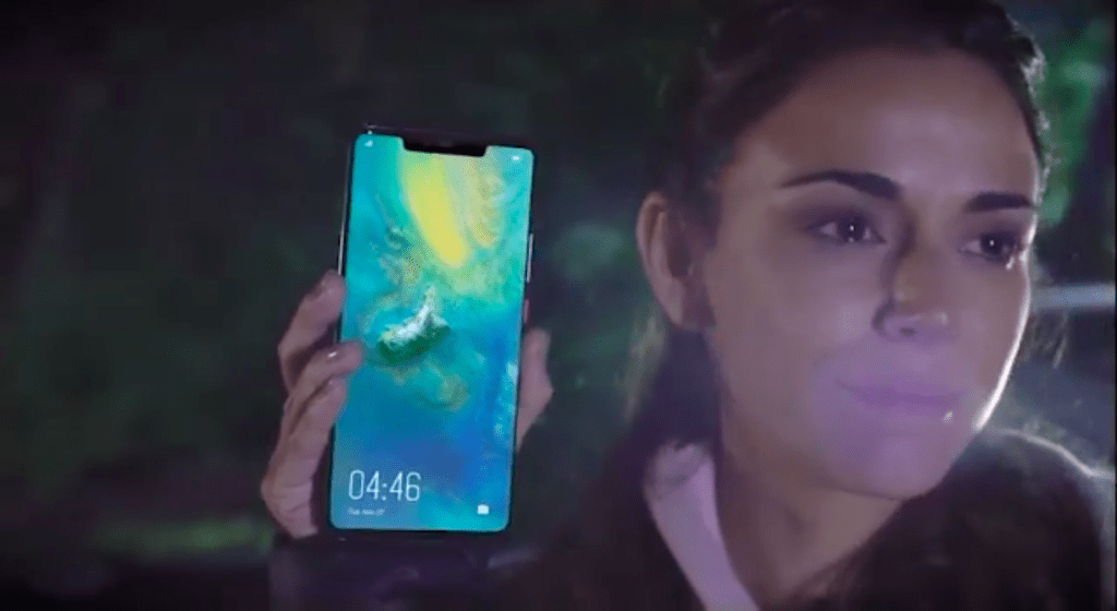 Huawei Chile se burla del iPhone en una recreación de la teleserie «Pacto de Sangre»