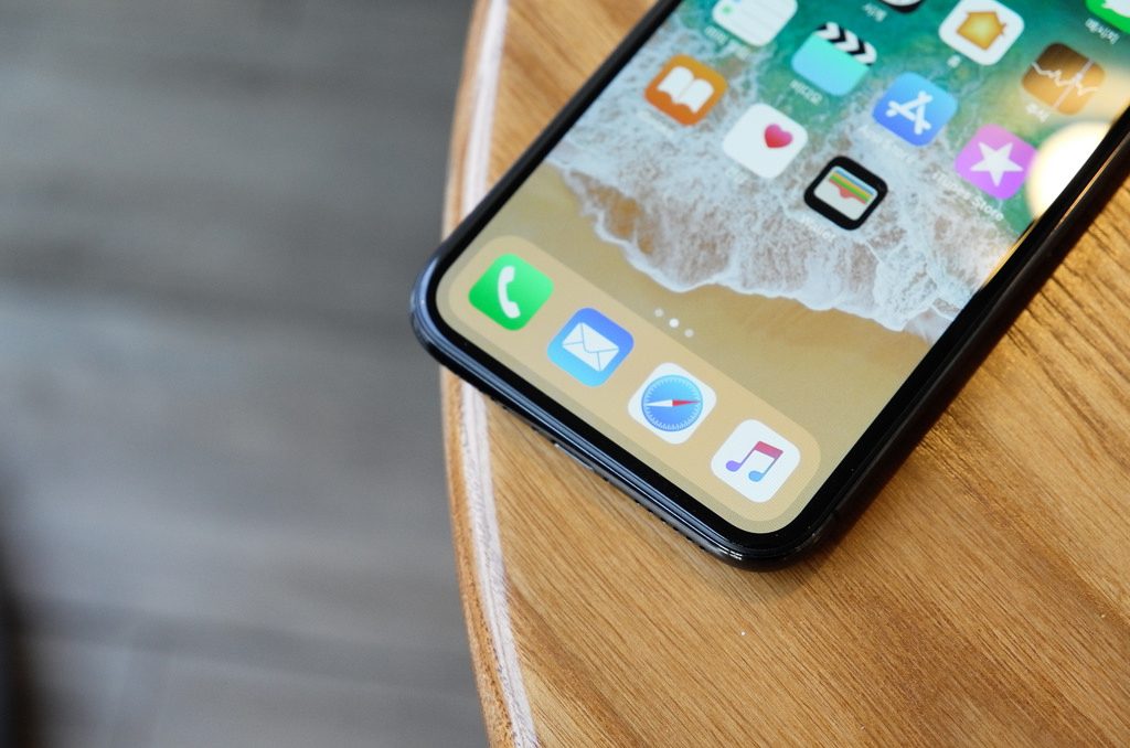Apple probó un sensor de huellas dentro de la pantalla para los nuevos iPhone, pero finalmente lo rechazó