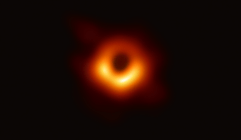 ¿Qué es un agujero negro supermasivo y cómo lograron fotografiarlo?