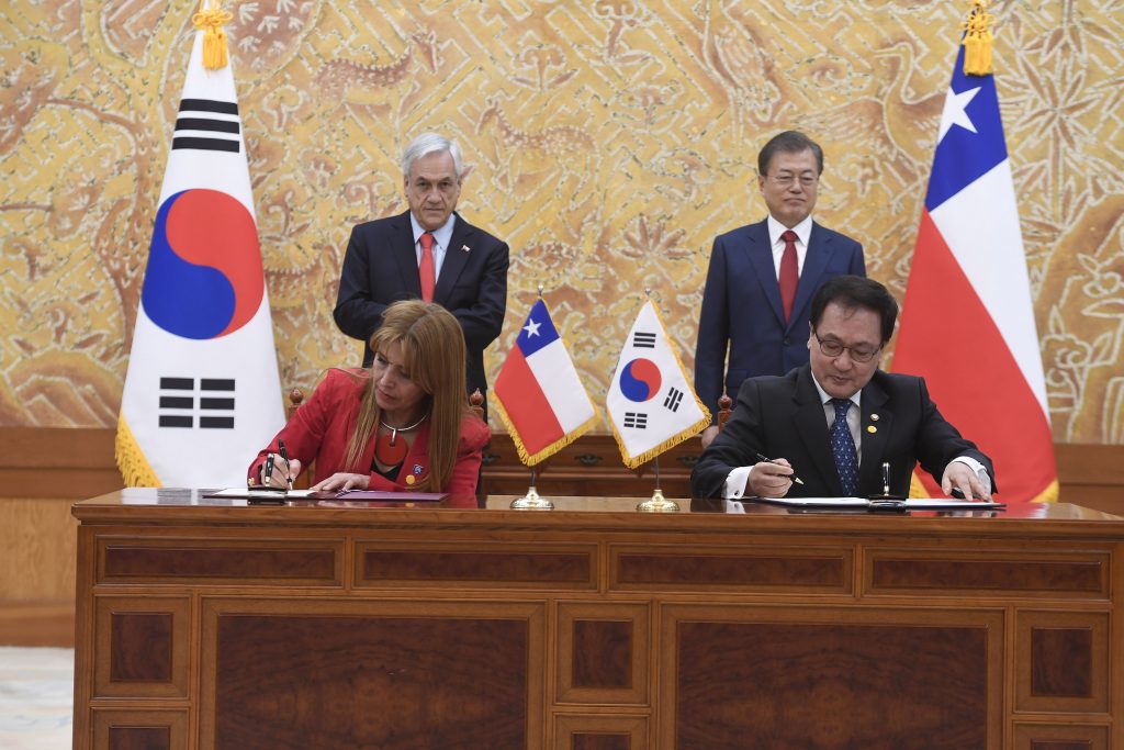 Gobierno firma acuerdo de cooperación en transporte y telecomunicaciones con Corea del Sur