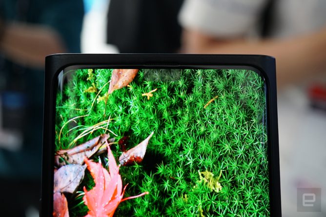 oppo selfie camara bajo pantalla 1