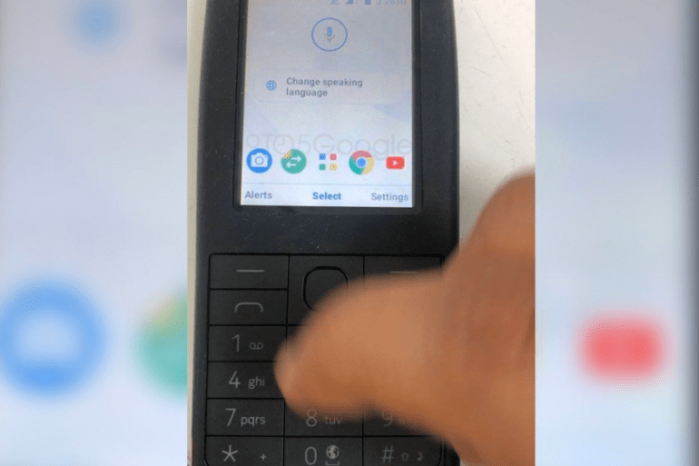 Un dispositivo Nokia básico sin pantalla táctil que aparentemente estaría corriendo Android.
