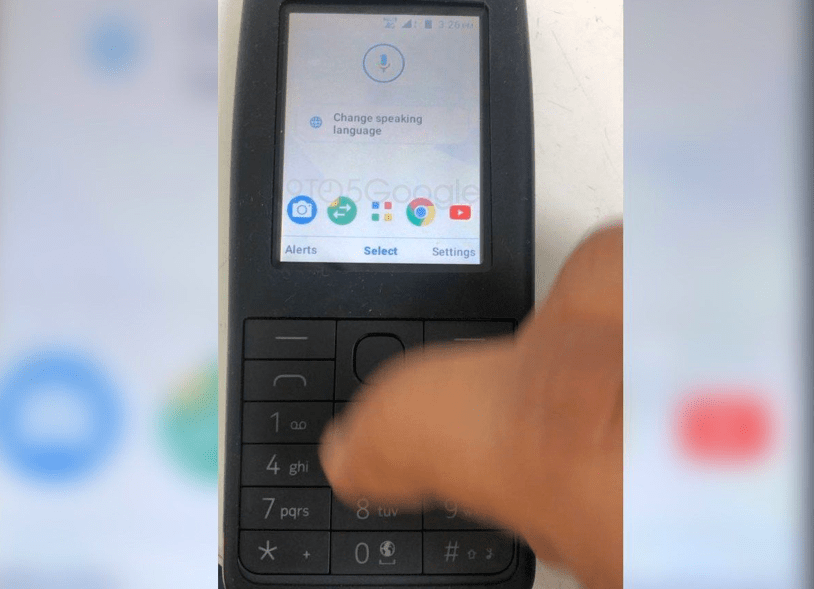 Un dispositivo Nokia básico sin pantalla táctil que aparentemente estaría corriendo Android.