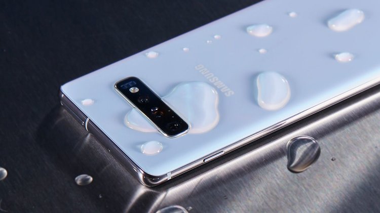 Regulador australiano: Samsung habría “engañado” a usuarios sobre la resistencia al agua de sus equipos