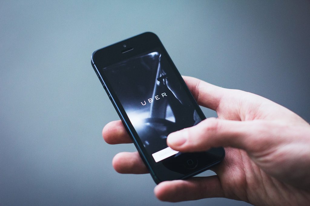 Uber quiere que revises los datos de tu viaje antes de subir al auto