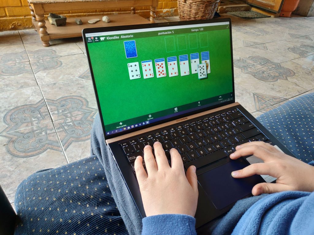 ASUS ZenBook 14 foto 34