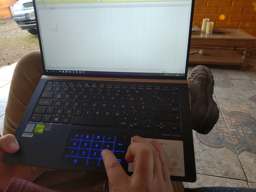 ASUS ZenBook 14 foto 32