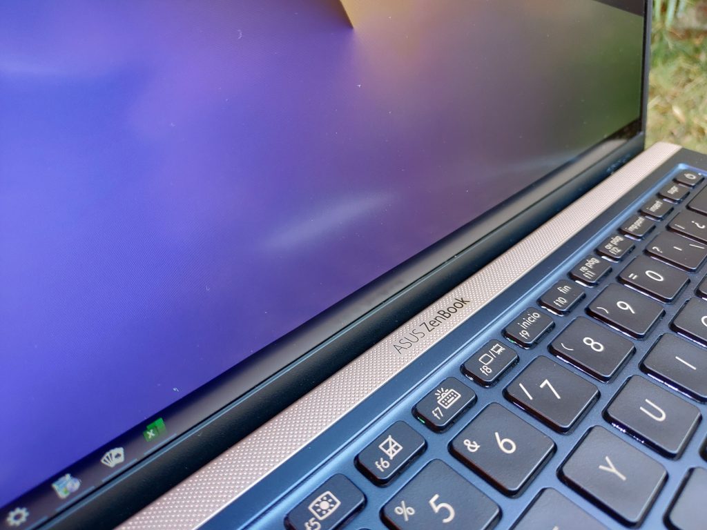 ASUS ZenBook 14 foto 18